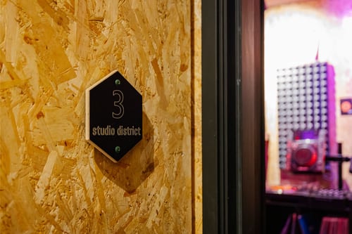 Studio 3 — werkplek en apparatuur